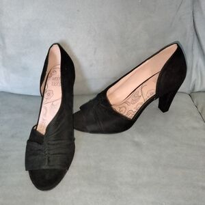 Mootsies Tootsies Suede Heels